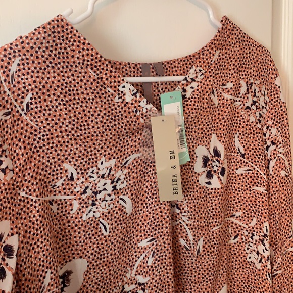 Brina & EM Lemmy V-Neck Top in Coral Size Medium - Picture 4 of 4